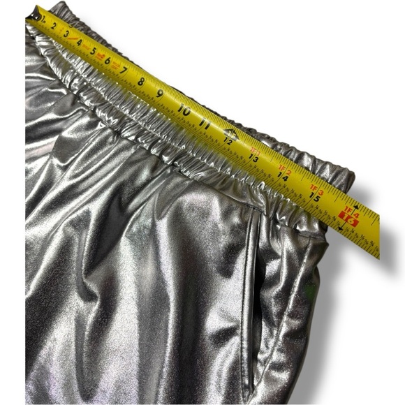 Pumpkino Shiny Silver Retro Inspired Elastic Waist Front Pockets Shorty Shorts - Picture 6 of 16